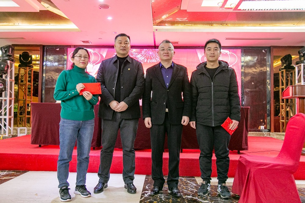 6371476690122149215194710