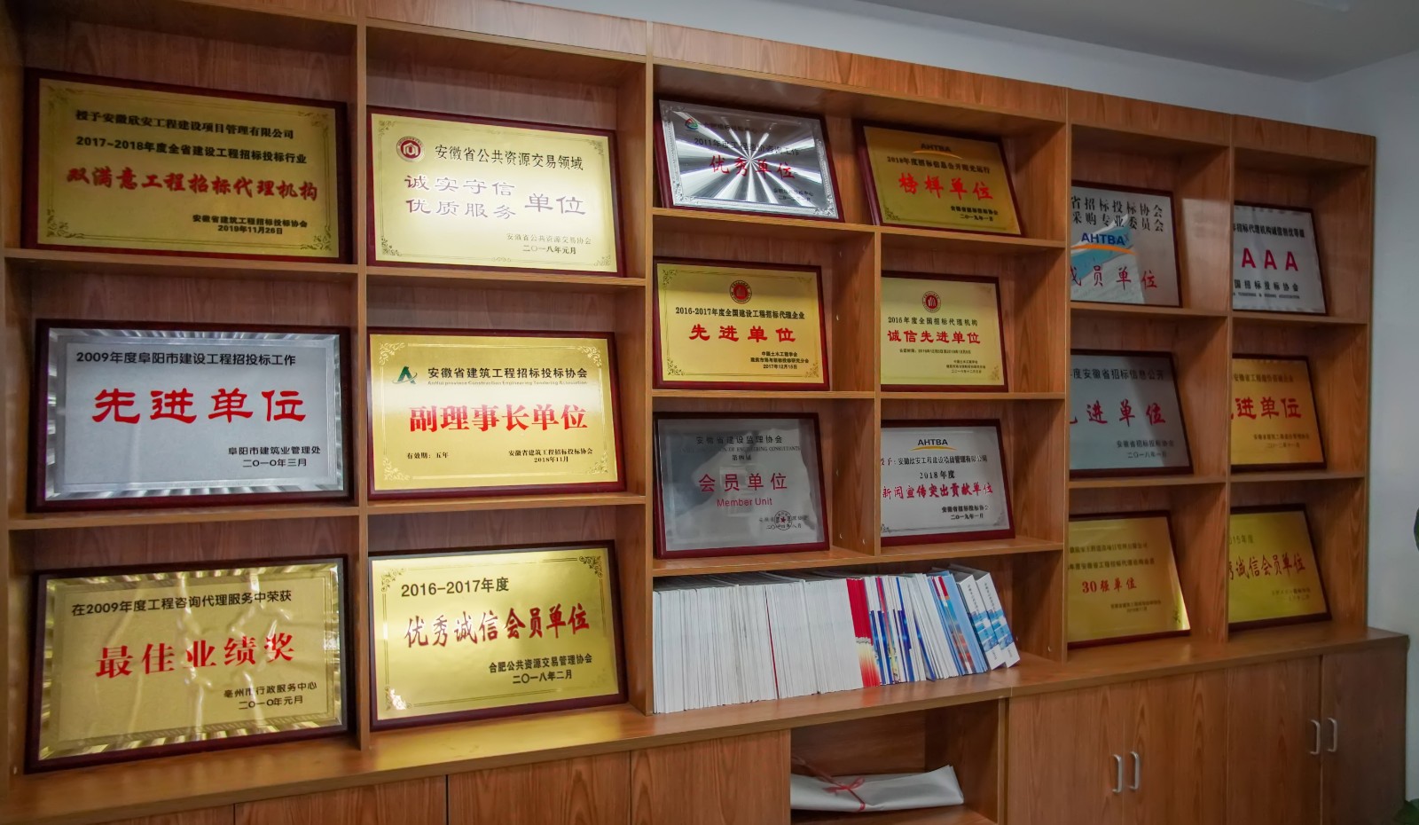 6374151083088702341022818