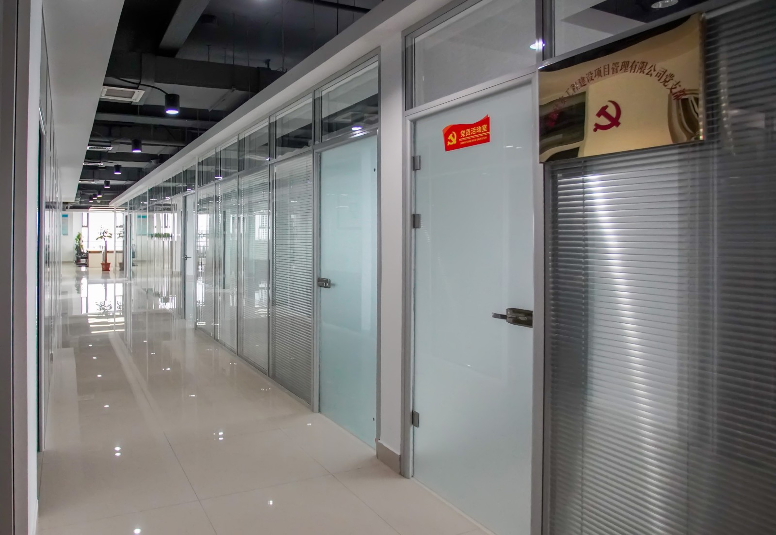 6374151083212823437078357